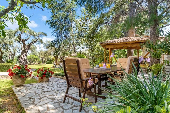 Poly'S Villa Lefkada Apolpaina Bagian luar foto